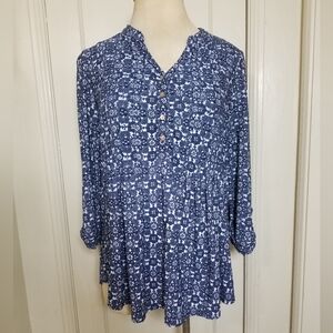 WESTPORT 1X Blue white Sloral Smocked 3/4 Roll Tab Sleeve Vneck